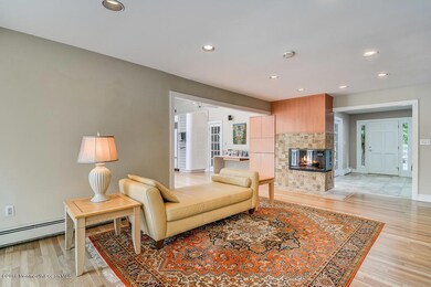 004_Family Room