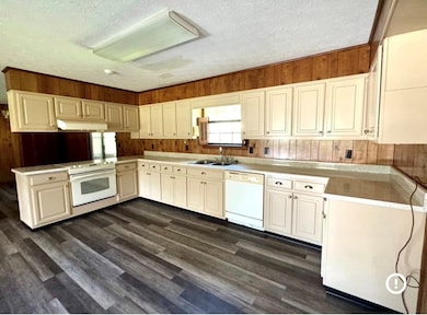 2471 U S 441, Dublin, GA 31021 - photo 2