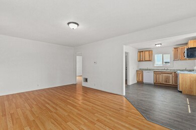 1132SWRogueRiverAve-008