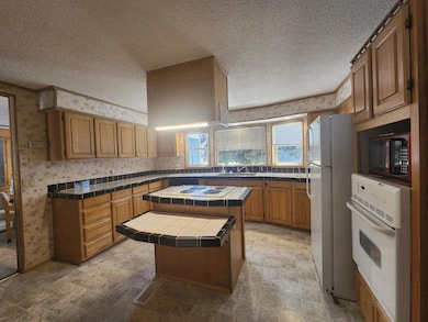 141 - kitchen 1