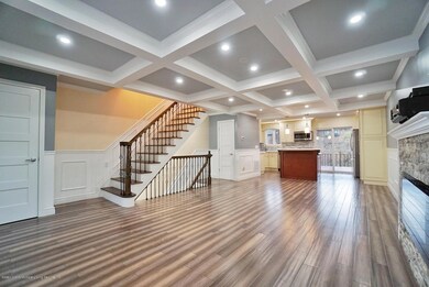 (4) Main Floor