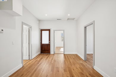 882 61st St, Emeryville, CA 94608 - photo 3