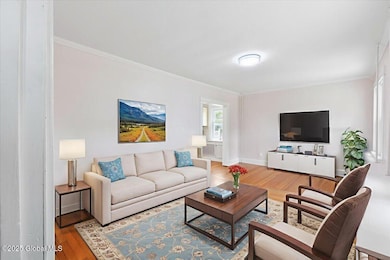 26-ES6A0520 - Living Room
