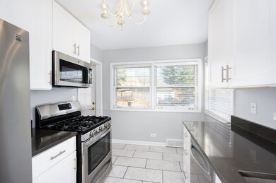 137 N Avon Rd, Elmhurst, IL 60126 - photo 6