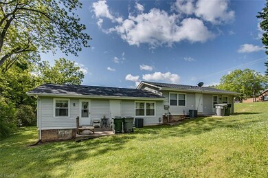 1147 & 1135 S Cox St unit A & B, Asheboro, NC 27203 - photo 5