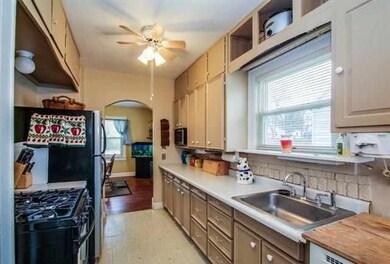 1310 W 35th St, Davenport, IA 52806 - photo 5