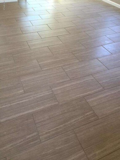 Floor tile