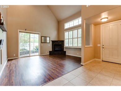 Living Room/Entrance