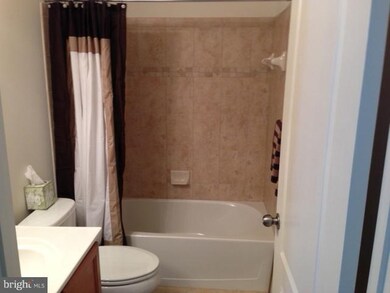 7215 Autumn Blaze Ct, Clinton, MD 20735 - photo 2