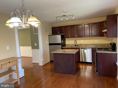 8917 Shamrock Ct, Springfield, VA 22152 - photo 5