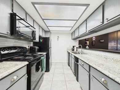 2814 S Bartell Dr unit 32, Houston, TX 77054 - photo 4