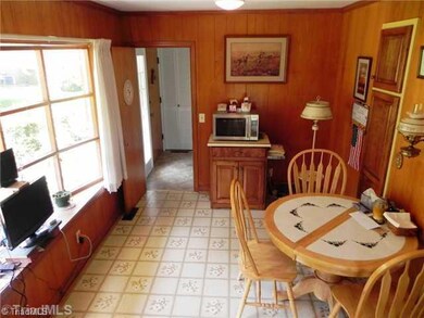 Breakfast. With large Bay Window