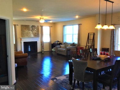 11312 Sierra Ln, White Plains, MD 20695 - photo 2