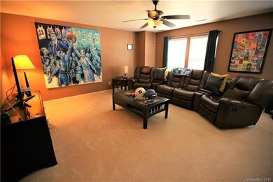 Large loft upstairs for entertaining!
