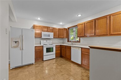 26 Channing St, Newport, RI 02840 - photo 5