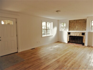 1007 E 5th St, Cushing, OK 74023 - photo 4