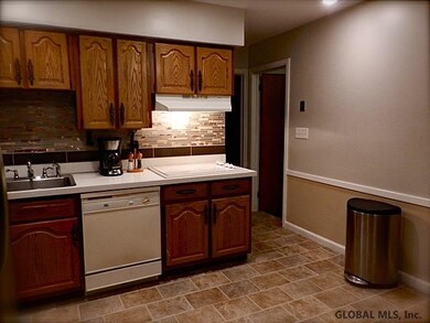 2 Fullerton St, Albany, NY 12209 - photo 7