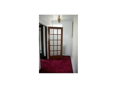 Entry/Foyer.