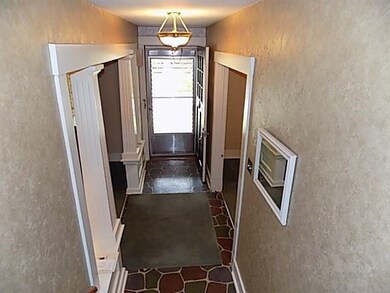 Plenty of space in the foyer to welcome guests