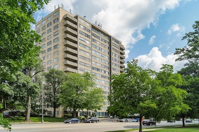 047_1620 E Broad St 606 - 013