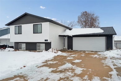 1620 Hillcrest Ct, Marion, IA 52302 - photo 2