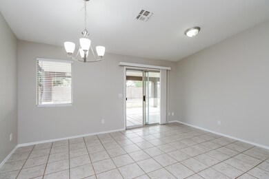 004-photo-dining-room-7844839