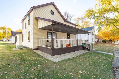 1206 E Main St, Clinton, IL 61727 - photo 3