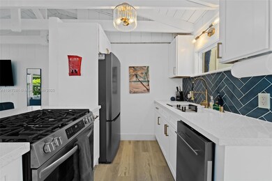 1464 NE 24th St, Wilton Manors, FL 33305 - photo 6