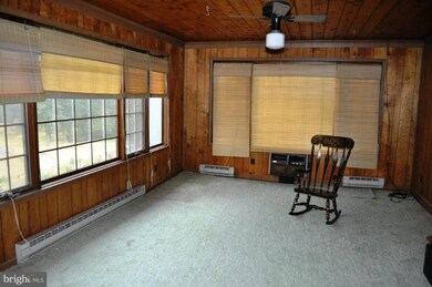 903 Fairway Dr NE, Vienna, VA 22180 - photo 2