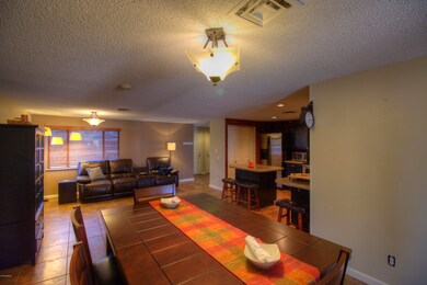 HDR-Rae-1406 W Los Arboles pl-diningroom