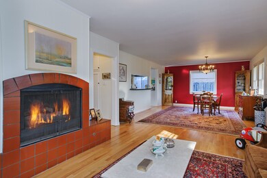 Living Room & Dinning Area