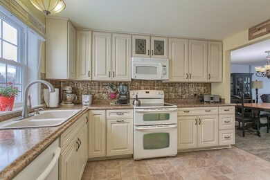 98 Berrington Rd, Leominster, MA 01453 - photo 5