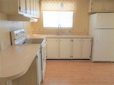 121 Hyde Park Ct, Davenport, FL 33897 - photo 4