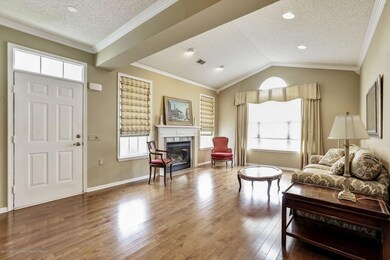 013_19_HONEYSUCKLE_COURT_252694_401335