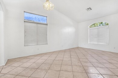 001-2727EastBeautifulLn