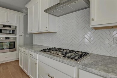 5 burner gas cooktop and herringbone design backsp