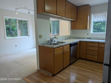 3497_S_LakeView_KitchenDining