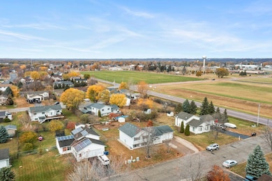 504 S Maple St, Belle Plaine, MN 56011 - photo 3