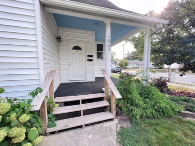 Front Porch entry to shared Foyer Entry