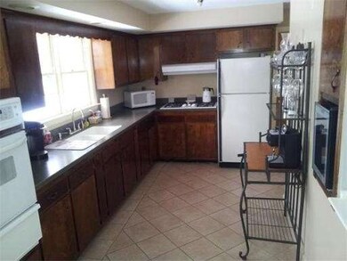 11 Holiday Dr, Fairhaven, MA 02719 - photo 2