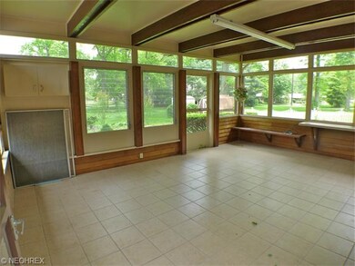 Enclosed 3 season, party / family  gathering room 