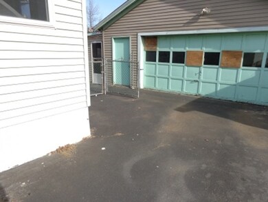 17 Wrentham Rd, Springfield, MA 01119 - photo 2