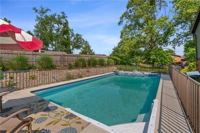 20,000 gallon combo pool, 3-6' depth