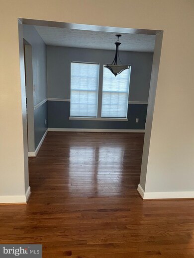 7902 Galloping Cir, Windsor Mill, MD 21244 - photo 5