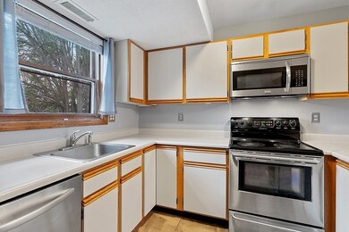 367 Aiken Ave unit 11, Lowell, MA 01850 - photo 6