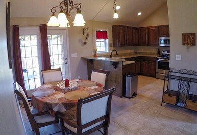 211 S Beckingham Dr, Brunswick, GA 31525 - photo 7