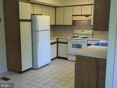 8030 Upperfield Ct, Owings Mills, MD 21117 - photo 7