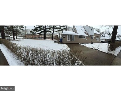 308 Appletree Dr, Levittown, PA 19055 - photo 2