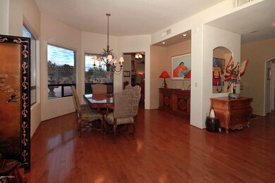 Dining to foyer