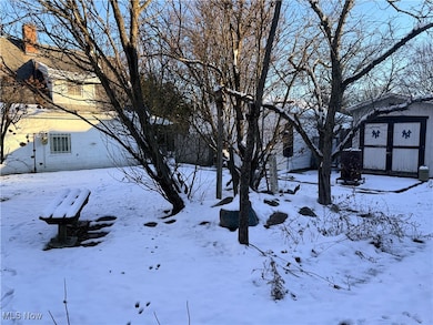 1008 Raymond St NW, Warren, OH 44485 - photo 3